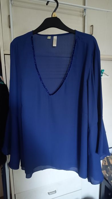 Kobaltowa wyjściowa bluzeczka z błyszczącym wykończenie r. 48