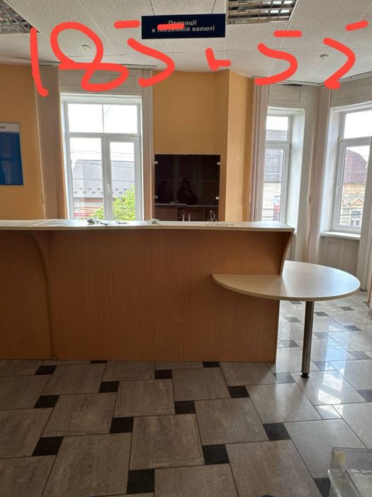Рецепшен з банку зі столиком
