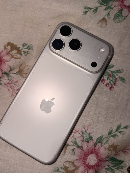 IPhone 17 PRO MAX Branco Novo! APENAS 2 DIAS DE USO!