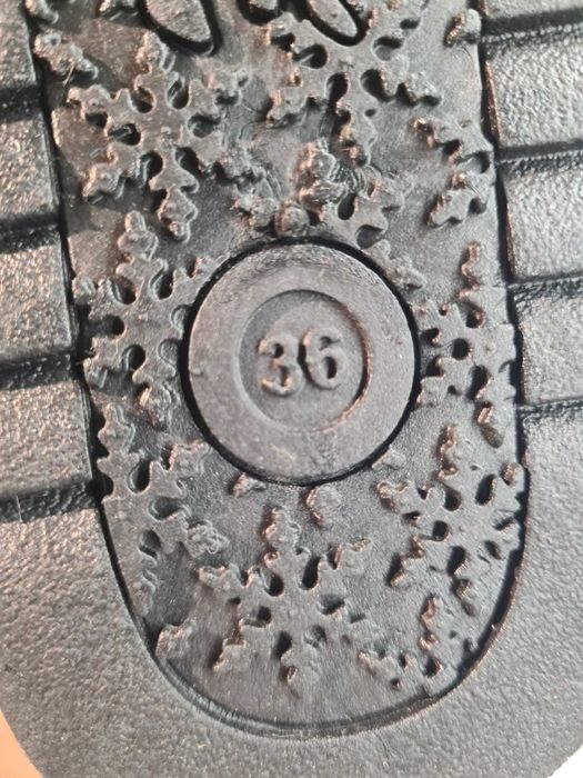 Botas tipo camurça pretas