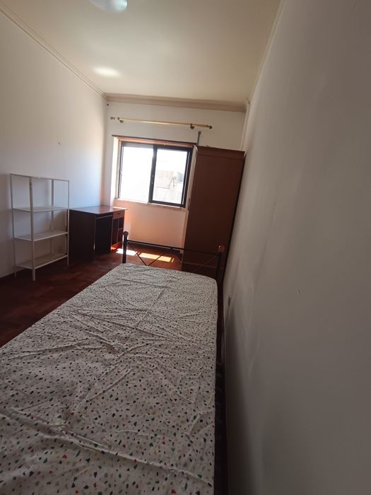 Arrendo quarto em Queluz