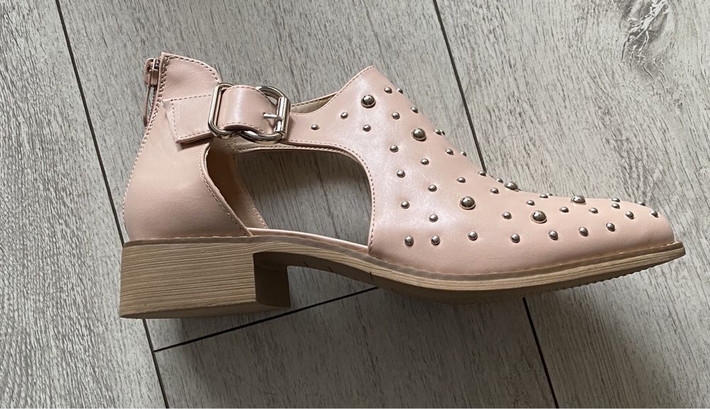 Nowe buty różowe.
