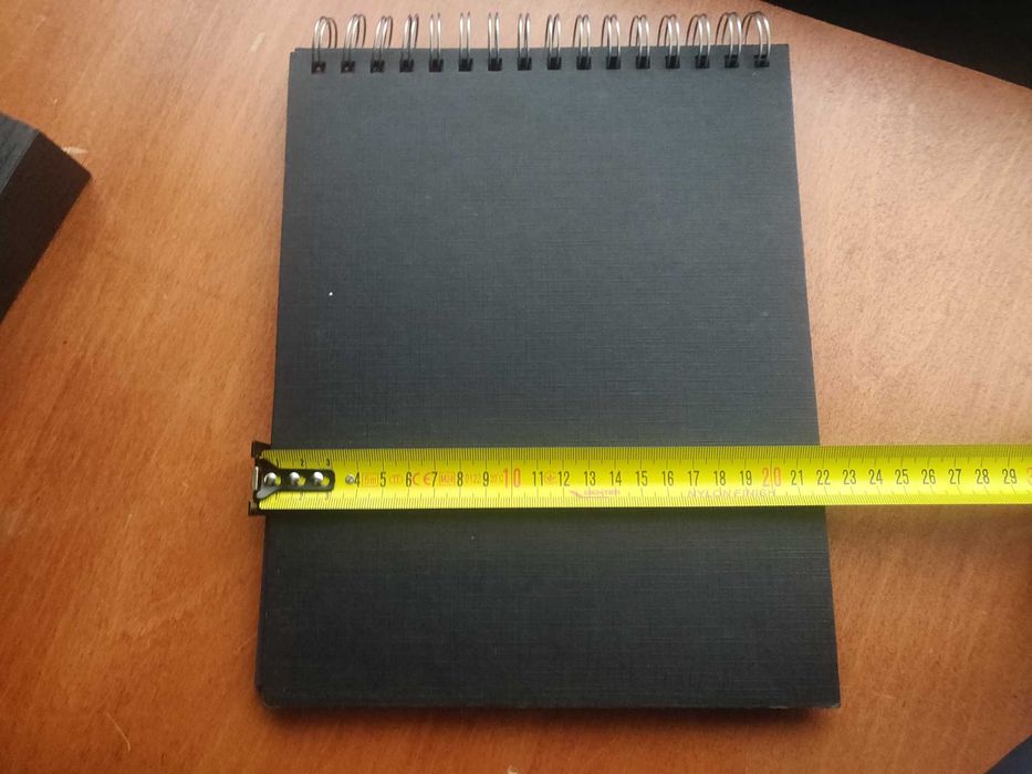 caderno preto para desenho