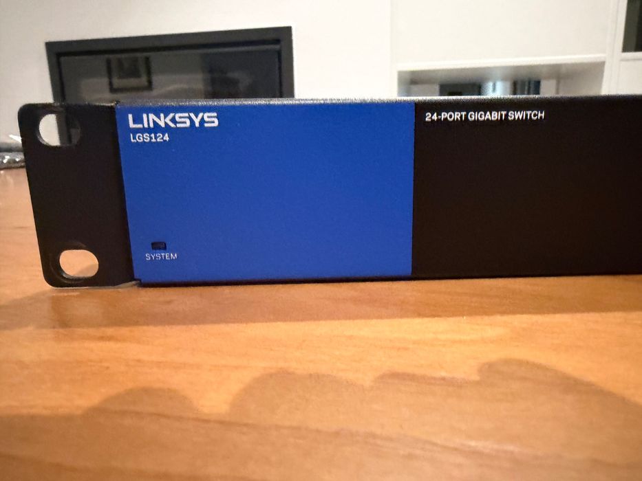 Switch Gigabit 24-portas Linksys LGS124
