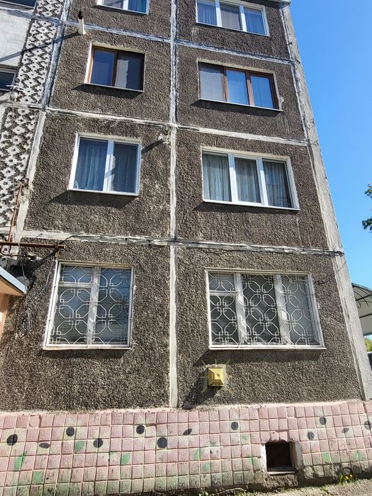 Продам 3 кімнатну.