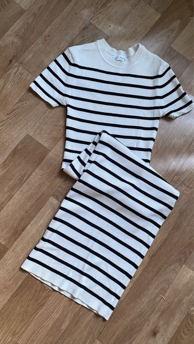 Сукня довга в рубчик приталена