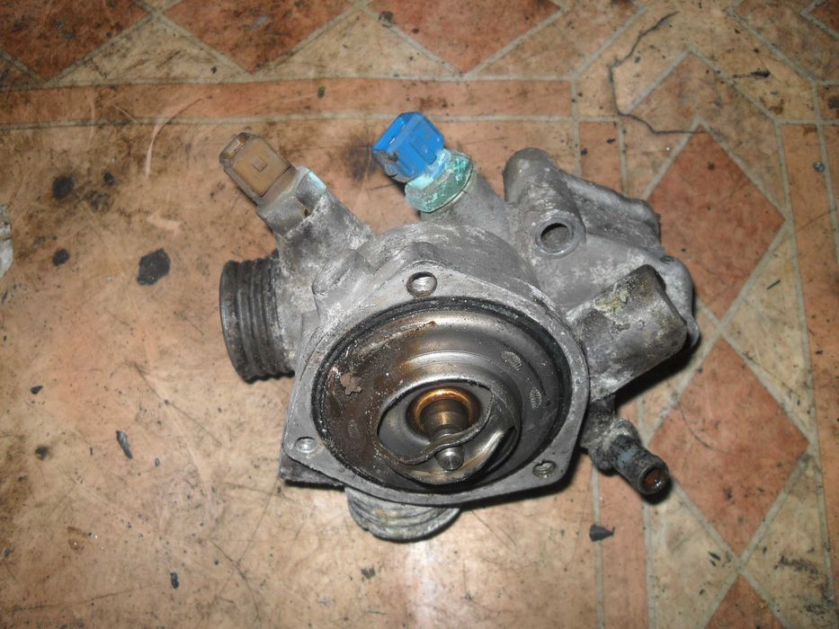 BMW E34 obudowa termostatu oryginał