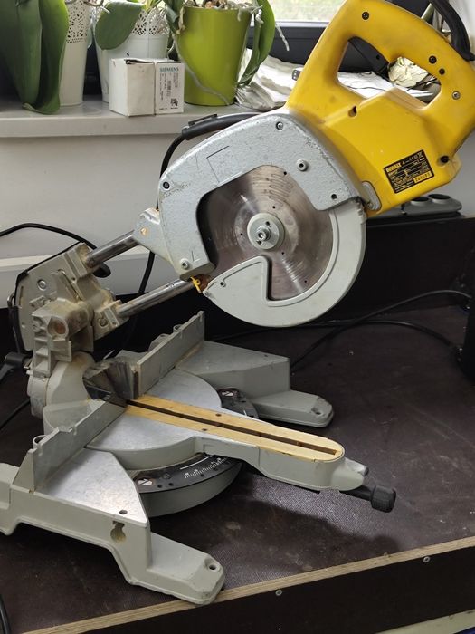 Ukośnica DeWalt Dw 707