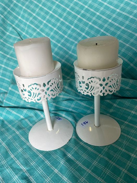 Świecznik metalowy biały