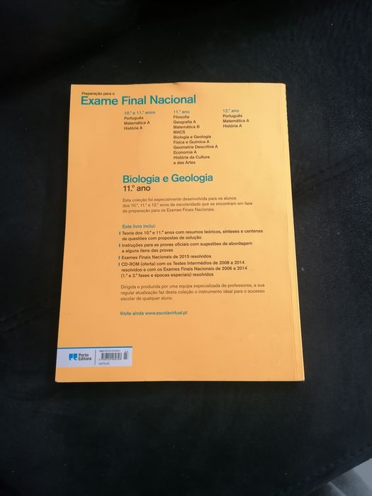 2 Livros estudo para exame Biologia e Geologia 11