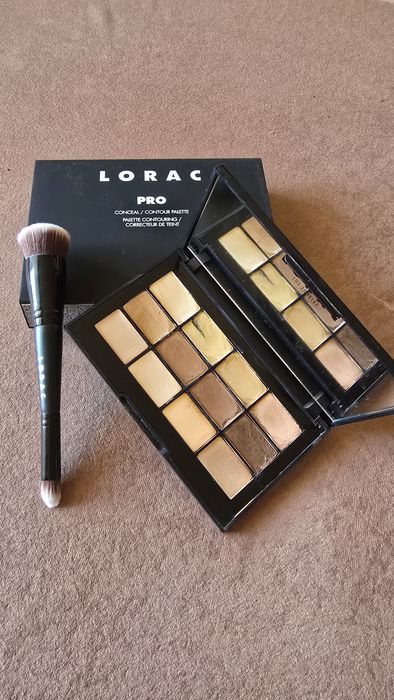 LORAC PRO Conceal/Contour Palette + Pędzel - Kupiona w Douglas z