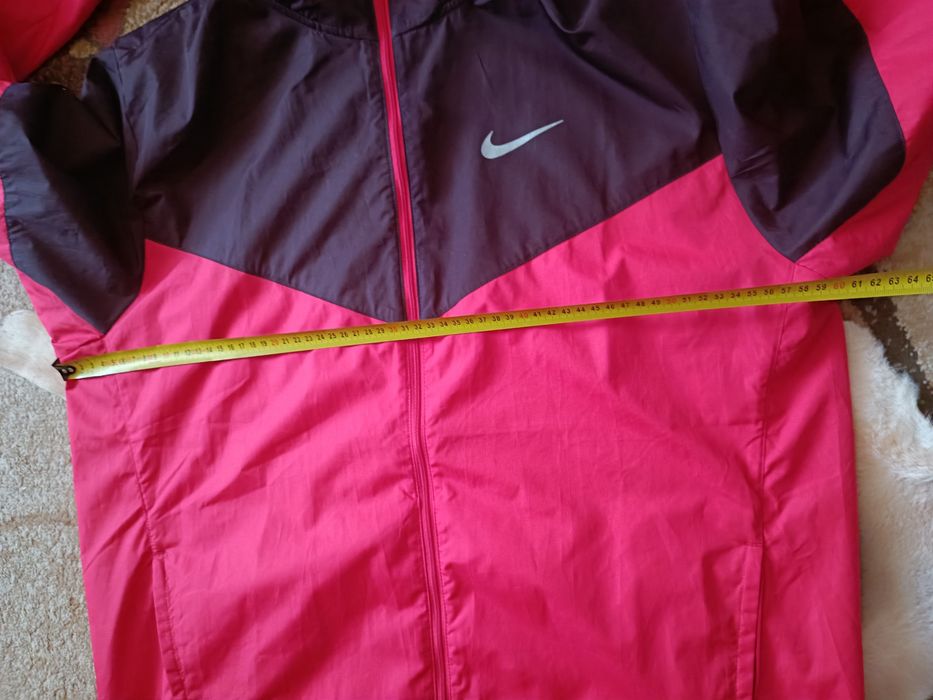 Kurtka Wiatrówka NIKE Windrunner – Crimson & Burgundy Crush