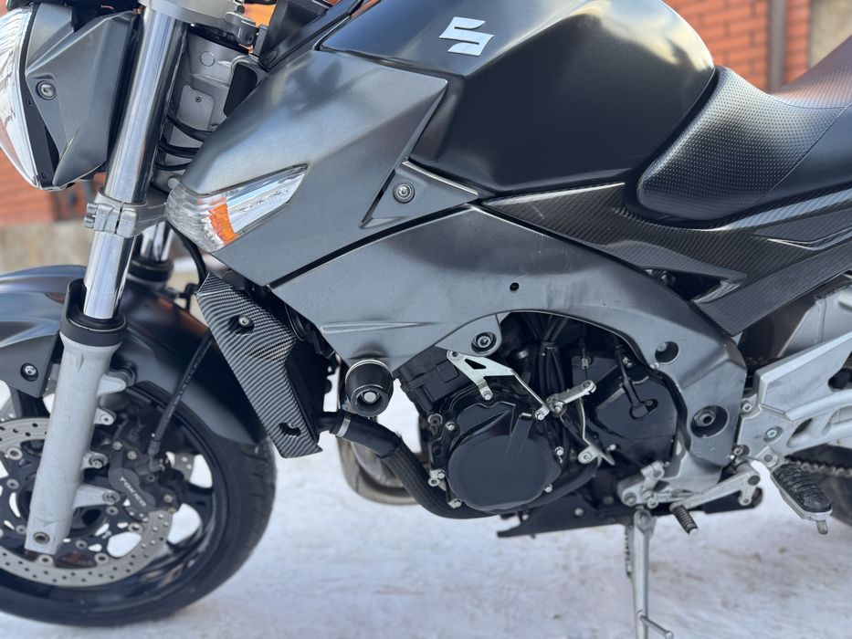 Японський мотоцикл Сузуки Suzuki GSR400 з Японіі