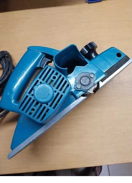 Plaina elétrica Hitachi