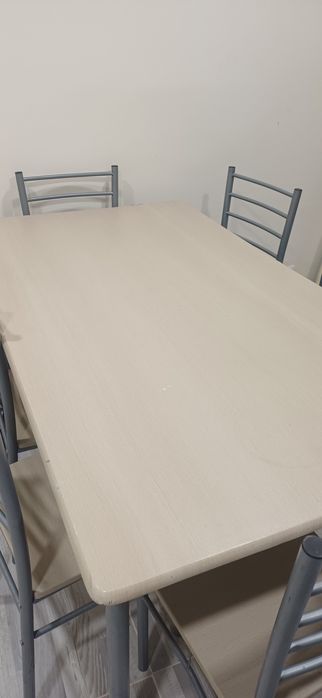 Mesa de cozinha com 6 cadeiras