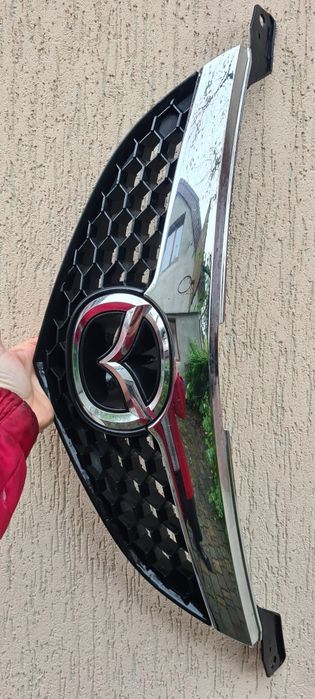 Решітка верхня радіатора в бампер до Мазда 3