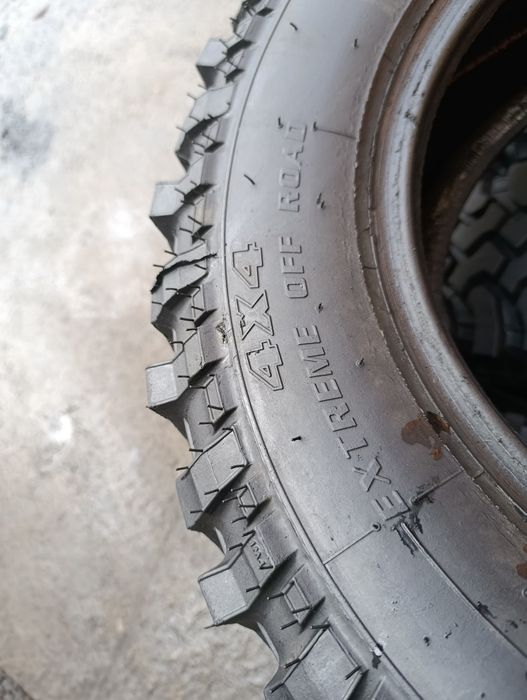 Продам комплект шин 235/70-16