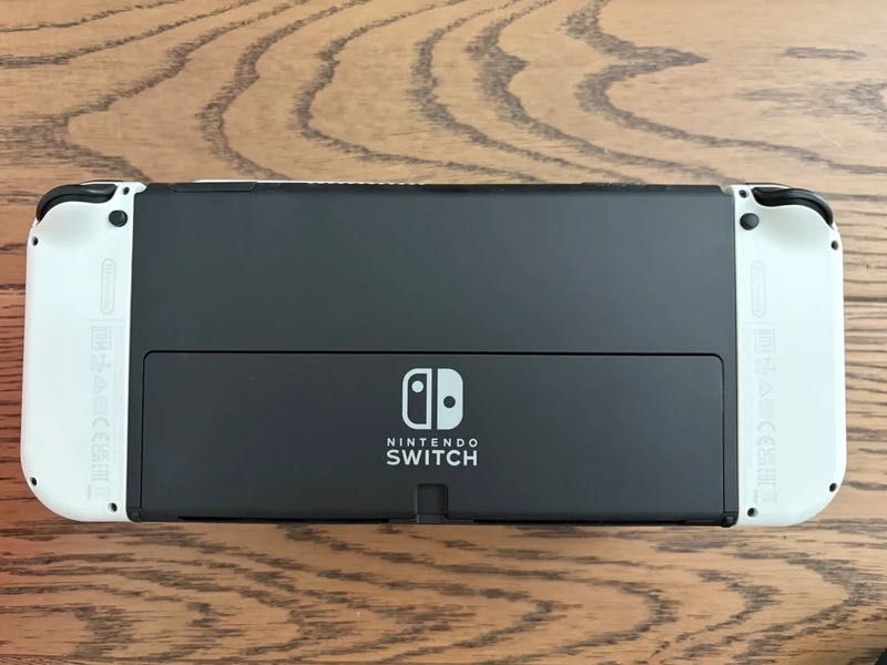 Nintendo Switch OLED + 2 jogos Super Mario