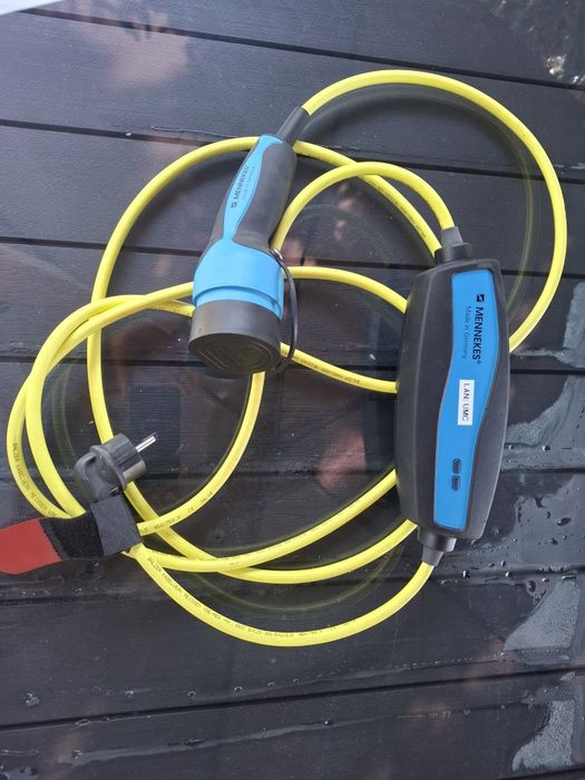 Mobilna ładowarka  do samochodów elektrycznych i hybrydowych