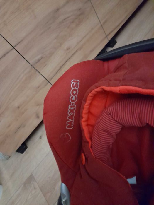 Nosidełko Krzesełko ze śpiworkiem Maxi Cosi 0-13 kg bordowe