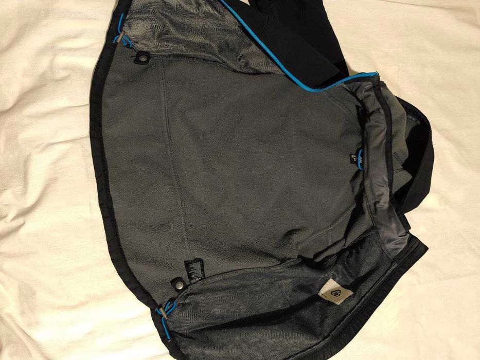 Продам куртку дитячу H&M на 10-11 років (на зріст 146-152 см).