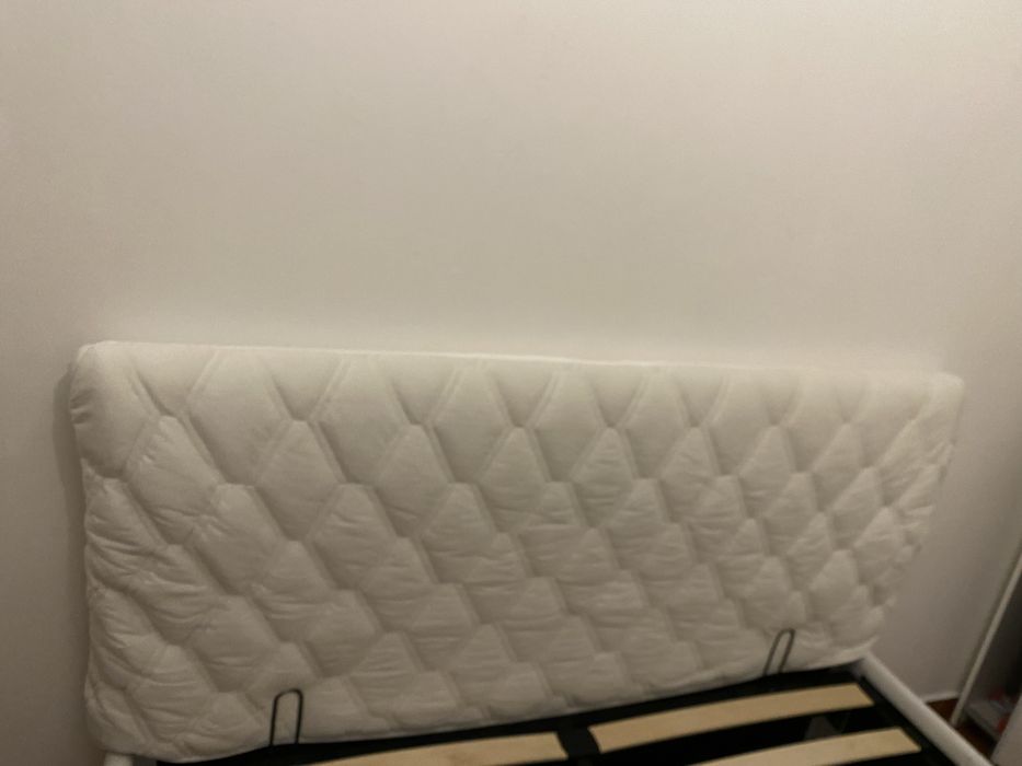 Cama casal com arrumação