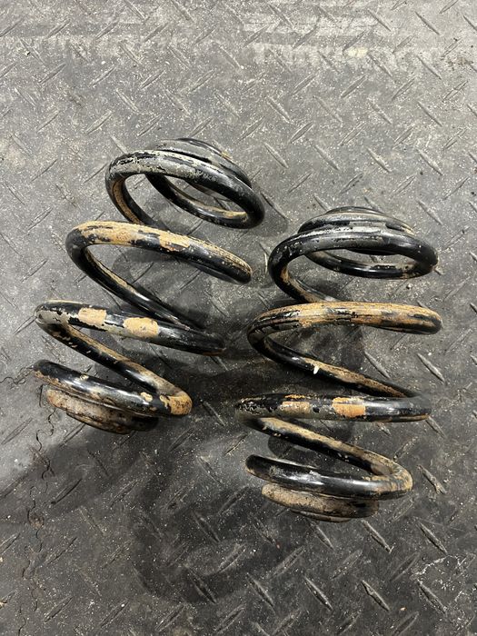 Sprężyny Tył Tylne Tylnie BMW E30 325iX Touring z Hakiem kombi 325i