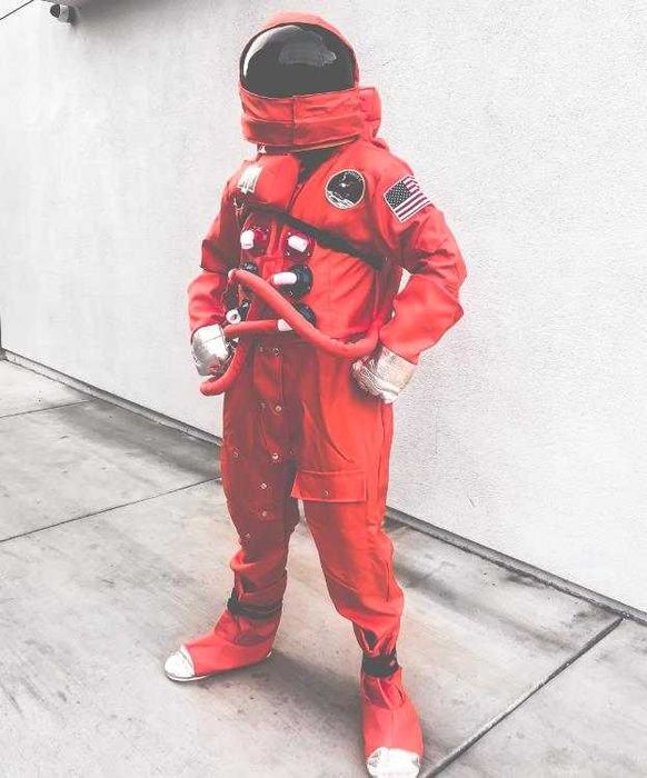Nowy strój astronauty NASA w kolorze pomarańczowym
