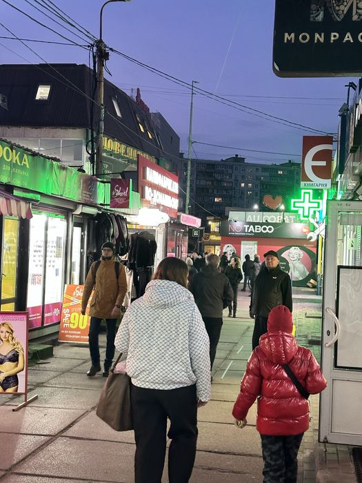 Оренда магазину 15м. М Дарниця вихід до Дит.Світу