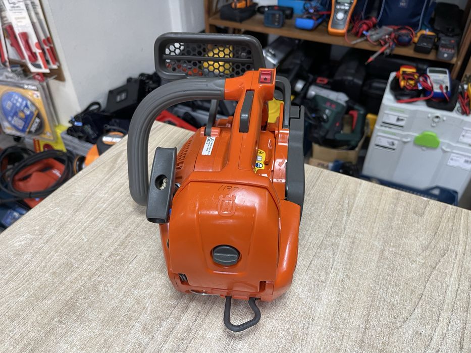 Husqvarna T525 / професійна одноручна пила Хускварна