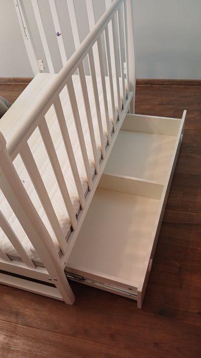 Дитяче ліжечко для немовлят