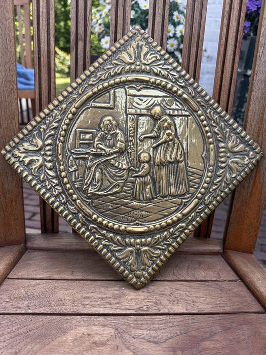 Zabytkowa mosiężna zawieszka relief