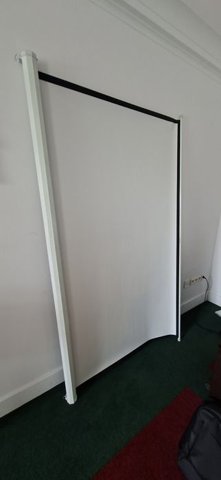 Ekran projekcyjny 100cali do zawieszenia
