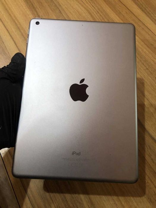 iPad 6 32GB у хорошому стані, все працює, 2300 грн ( АКБ 75%)