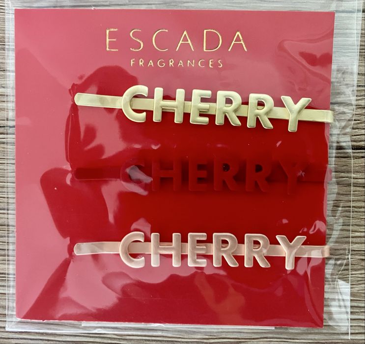 Escada cherry spinki do włosów