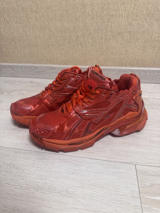 кросівки balenciaga runner red