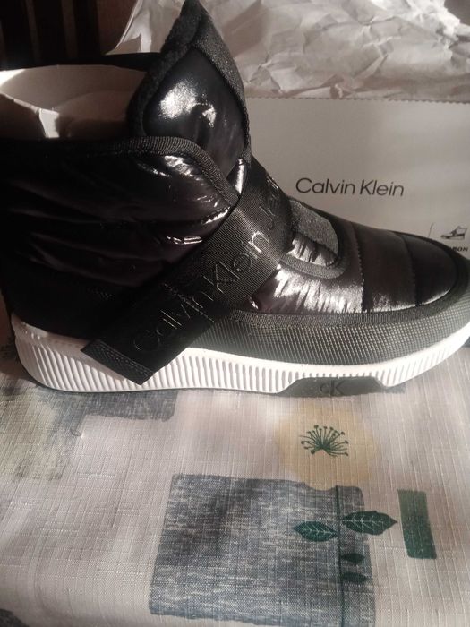 Жіночі снікерси хайтопи Calvin Klein Mabon   US10 M  на флісі