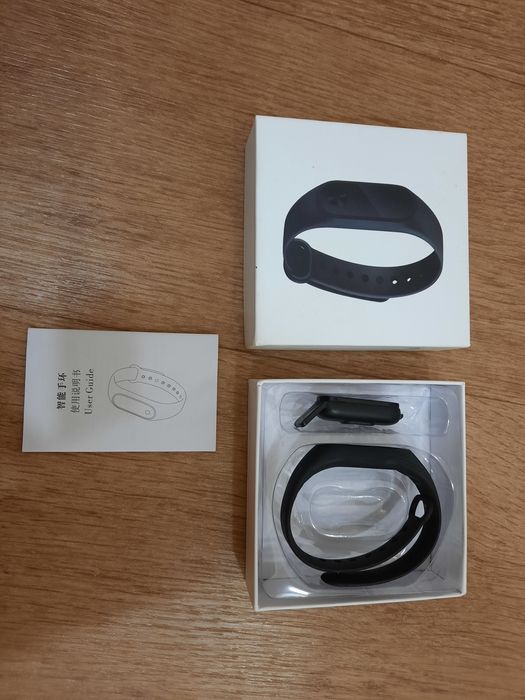 Фитнес браслет, работает