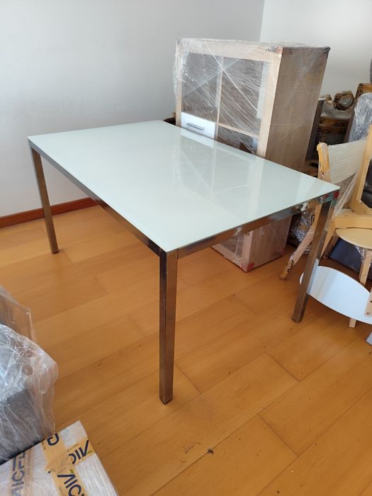 Mesa de Jantar com Tampo em Vidro Temperado – 135x85x75 cm