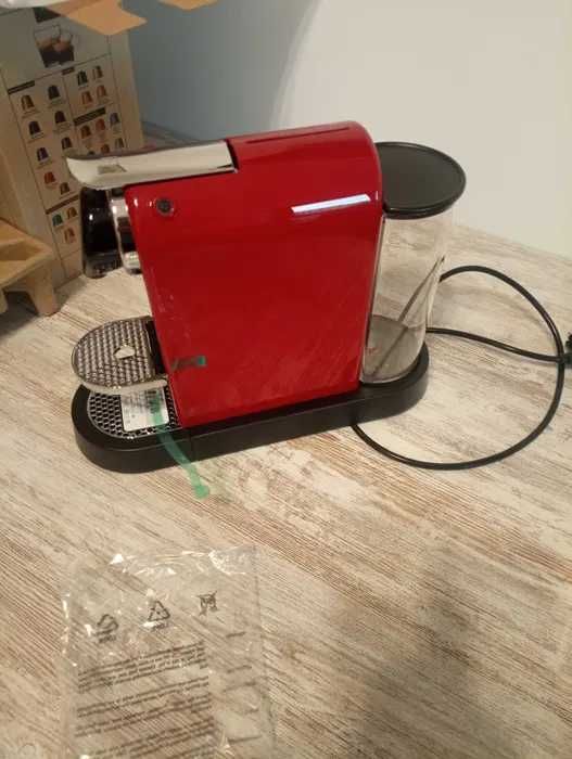 Máquina de café NESPRESSO Citiz Cherry Red436897357308907521