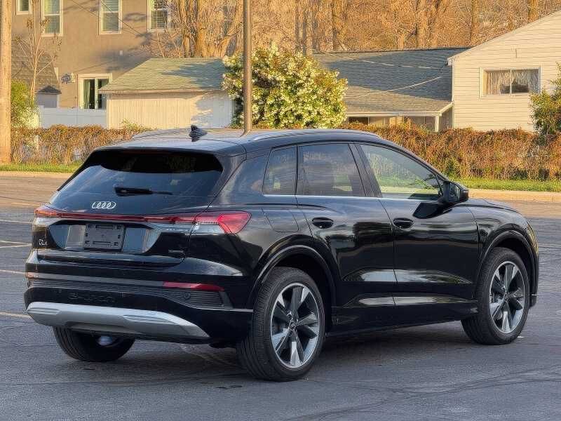 2022 Audi Q4 e-tron quattro Premium 50