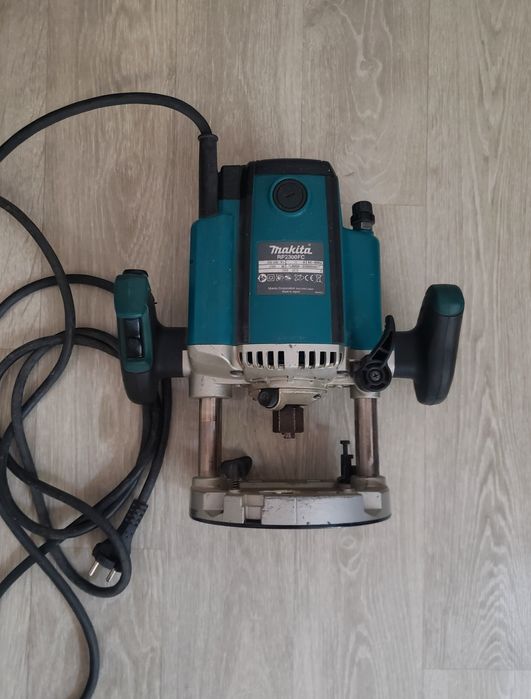 Фрезер Makita RP2300FC
