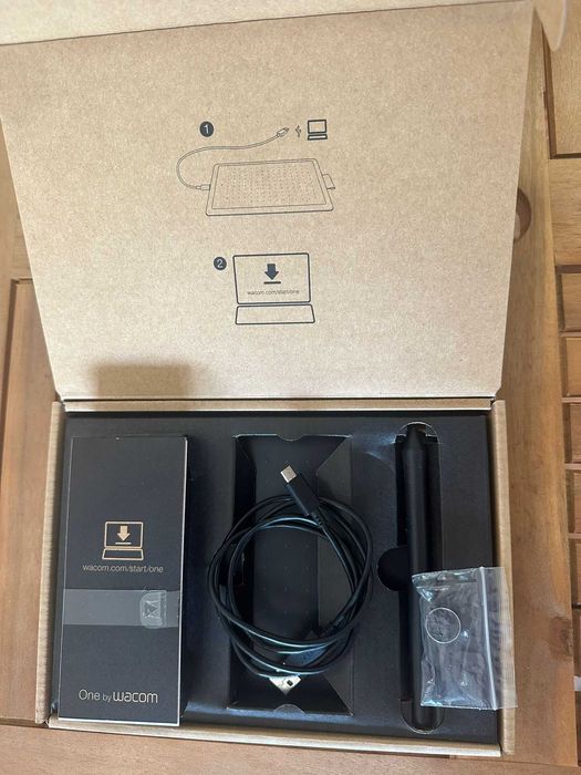 Mesa Digitalizadora One by Wacom Medium (CTL-672) – Completa em Caixa