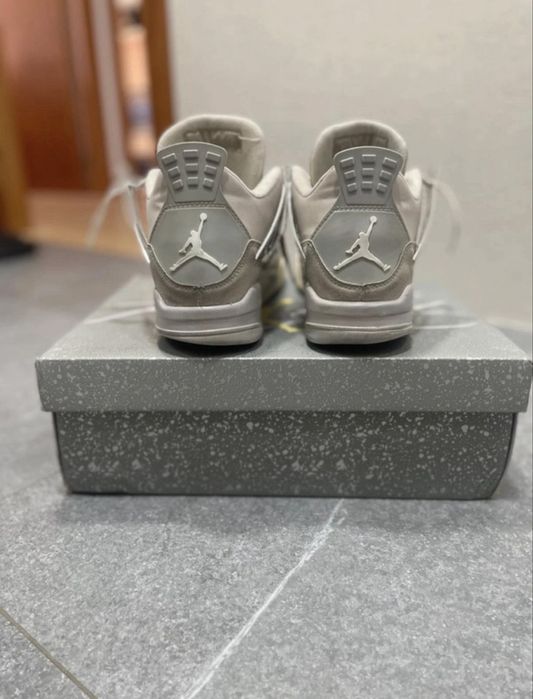 Jordan 4 retro Frozen Moments