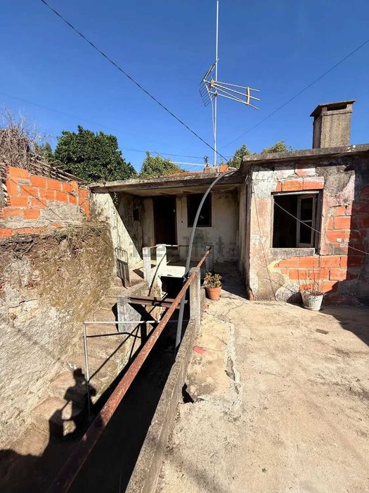 Moradia T3 p/ Reconstrução na Trémoa – Coimbra / Metro Mondego