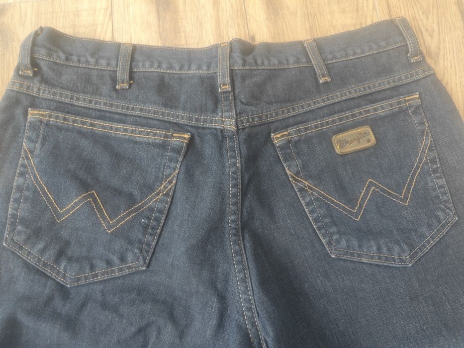 Jeansy Wrangler broken twill