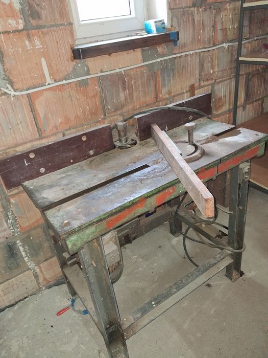 Frezarka stolikowa do obróbki drewna