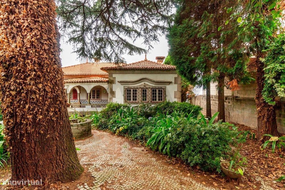 Imponente Casa Senhorial Com 2534 M2 De Terreno, + 1 Terreno Urbano De