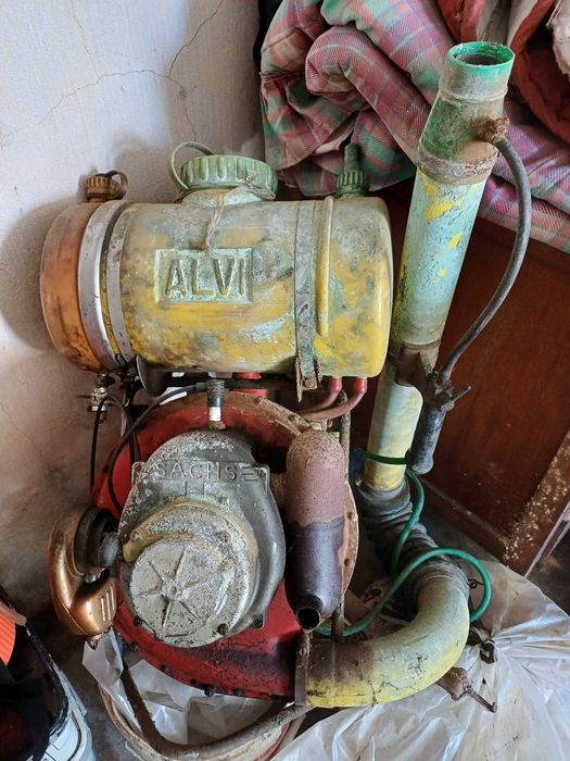 Pulverizador com motor Sachs em bom estado
