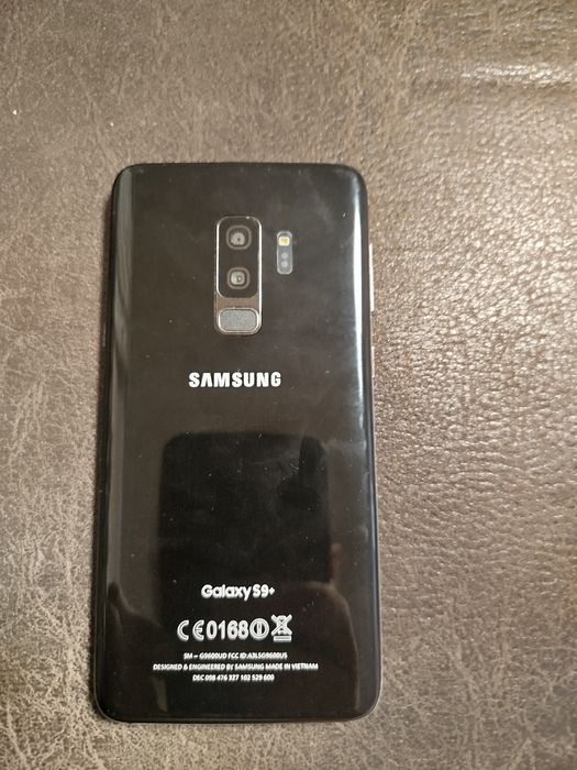 Продам телефон Самсунг с 9 +